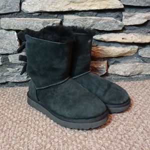 Ugg womens short leather boots sz 6